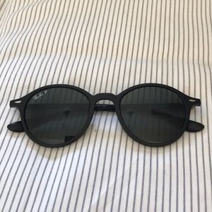 Round black polarized ray bans